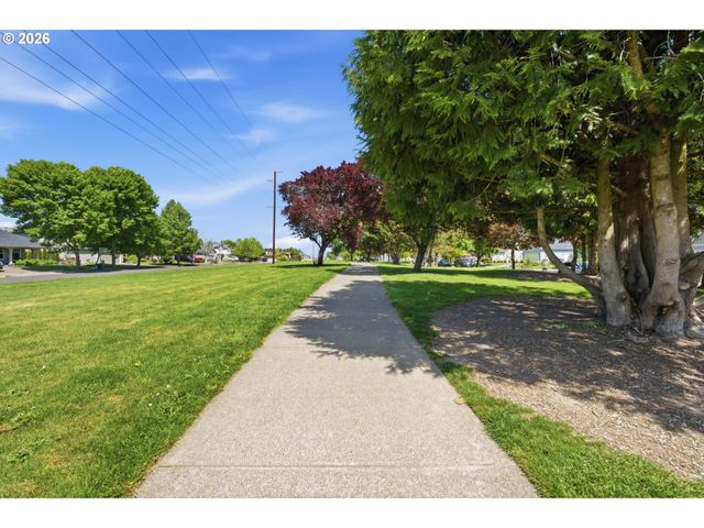 2320 Nw MEADOWS Dr, Mc Minnville, OR 97128
