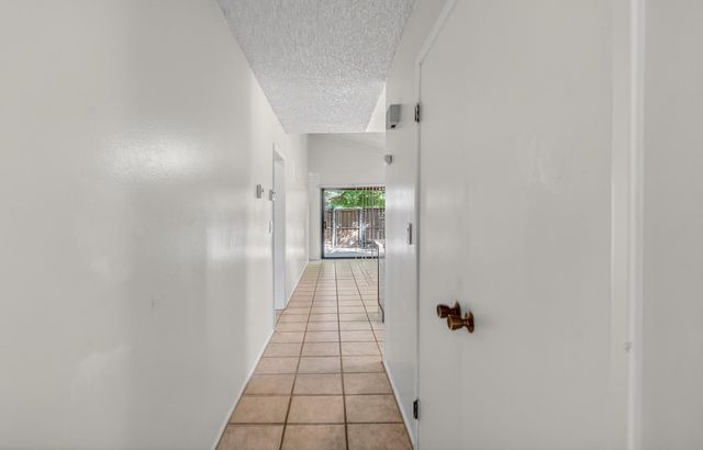 8187 La Riviera Dr, Sacramento, CA 95826