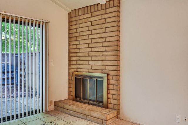 8187 La Riviera Dr, Sacramento, CA 95826