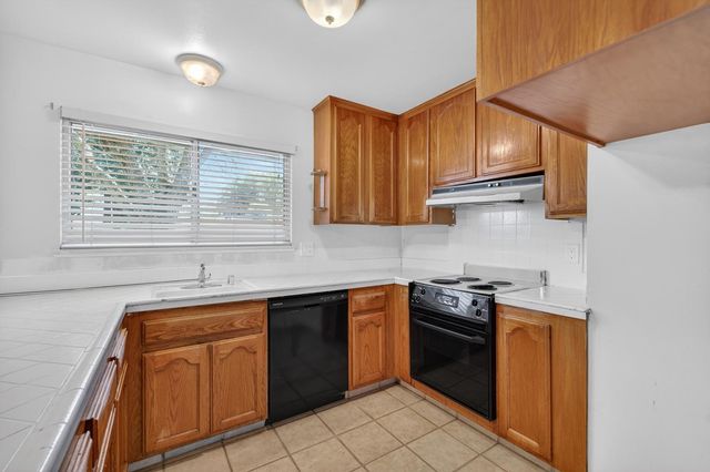 8187 La Riviera Dr, Sacramento, CA 95826