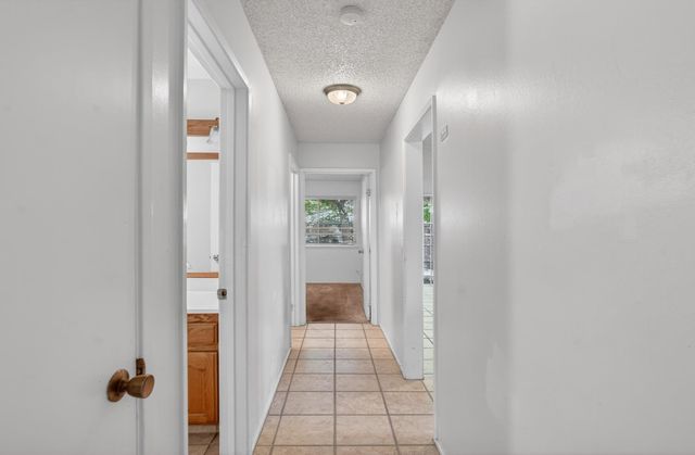 8187 La Riviera Dr, Sacramento, CA 95826