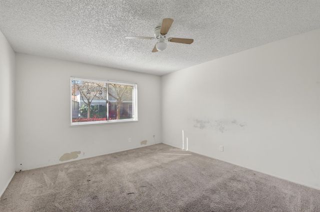 8187 La Riviera Dr, Sacramento, CA 95826