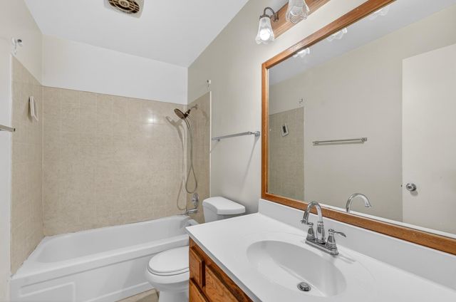 8187 La Riviera Dr, Sacramento, CA 95826