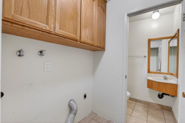 8187 La Riviera Dr, Sacramento, CA 95826