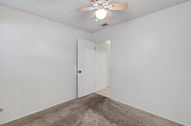 8187 La Riviera Dr, Sacramento, CA 95826