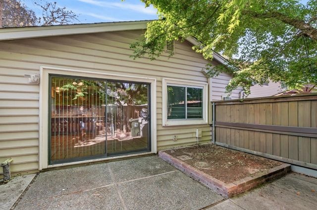 8187 La Riviera Dr, Sacramento, CA 95826