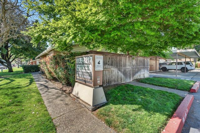 8187 La Riviera Dr, Sacramento, CA 95826