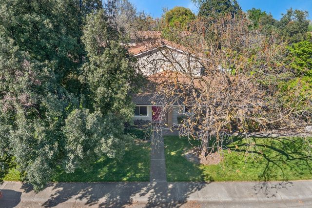 8187 La Riviera Dr, Sacramento, CA 95826