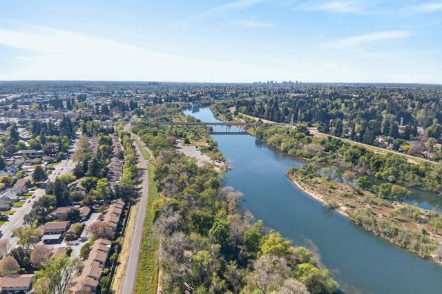 8187 La Riviera Dr, Sacramento, CA 95826