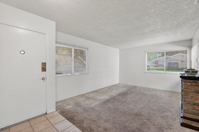 8187 La Riviera Dr, Sacramento, CA 95826