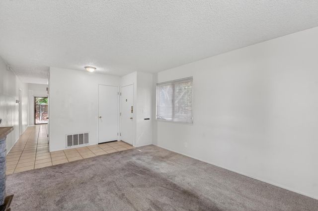 8187 La Riviera Dr, Sacramento, CA 95826