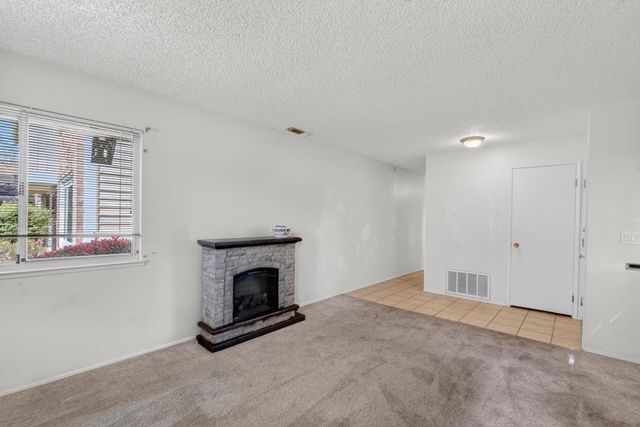 8187 La Riviera Dr, Sacramento, CA 95826