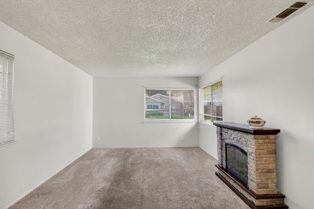 8187 La Riviera Dr, Sacramento, CA 95826