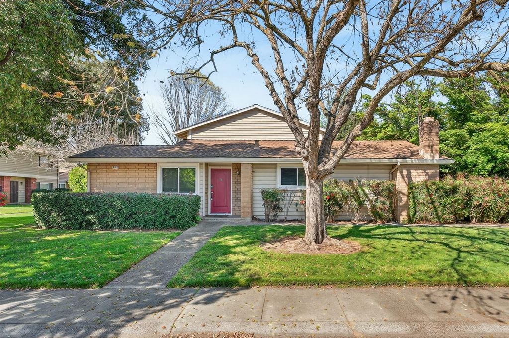 8187 La Riviera Dr, Sacramento, CA 95826