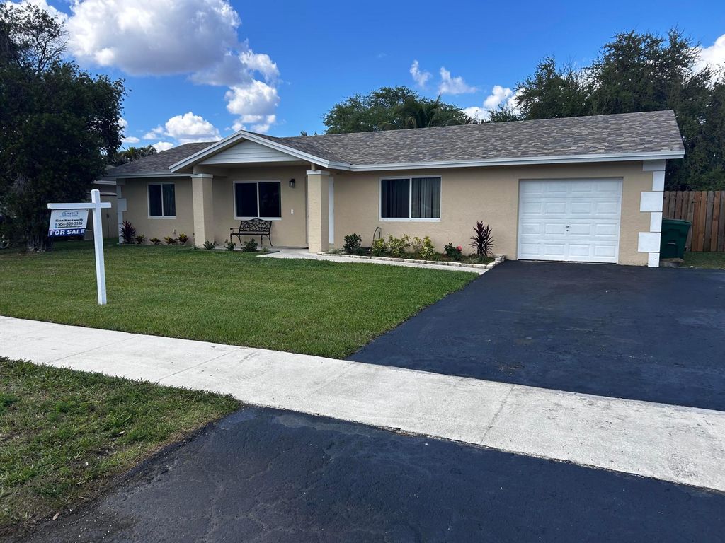 12541 SW 10th Court, Davie, FL 33325