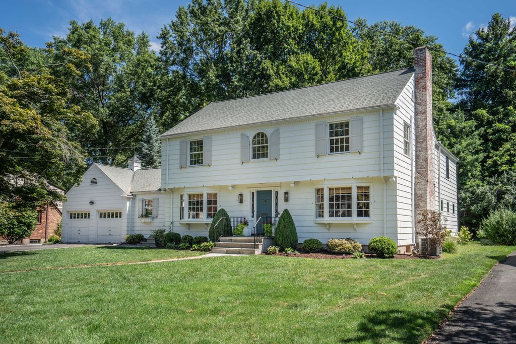 104 Foxcroft Road, West Hartford, CT 06119