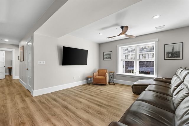 76 Court Street 6, Plymouth, MA 02360