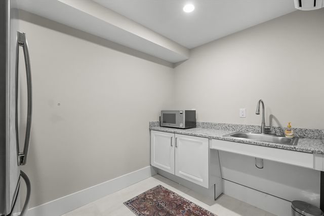 76 Court Street 6, Plymouth, MA 02360
