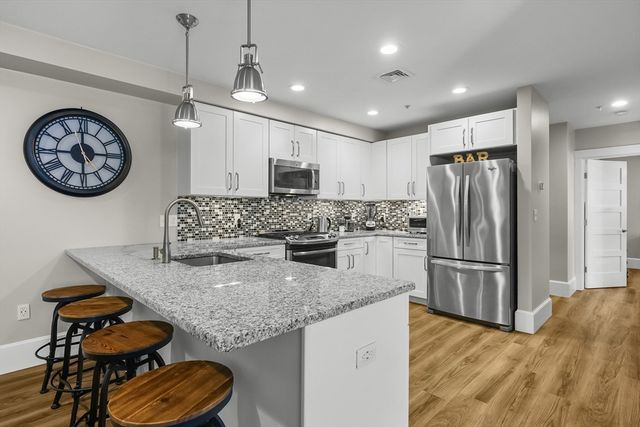 76 Court Street 6, Plymouth, MA 02360