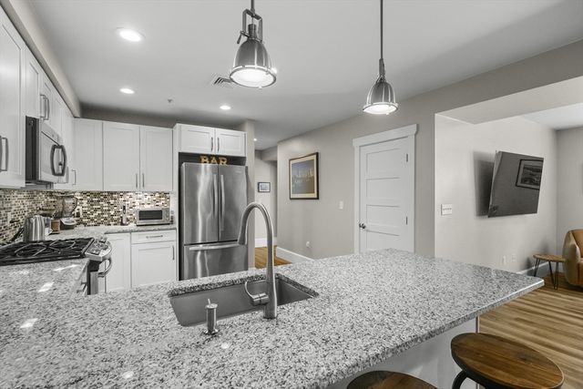76 Court Street 6, Plymouth, MA 02360