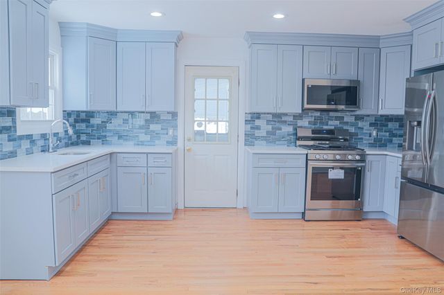 188 Forrest Place, Bay Shore, NY 11706