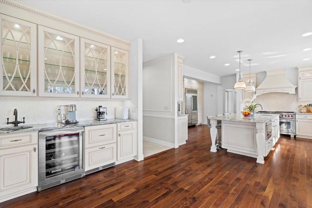 130 Lamplighter LANE, Wind Point, WI 53402