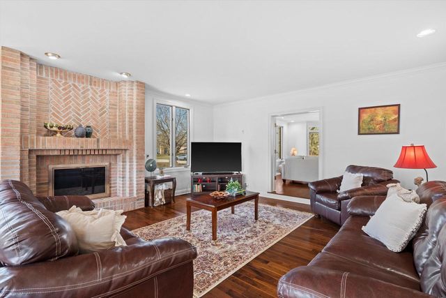 130 Lamplighter LANE, Wind Point, WI 53402