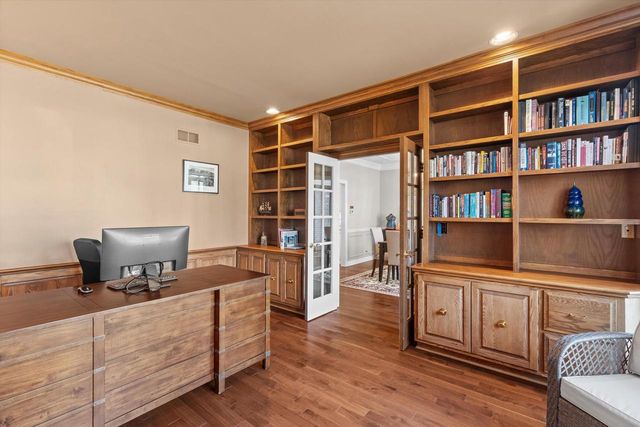 130 Lamplighter LANE, Wind Point, WI 53402
