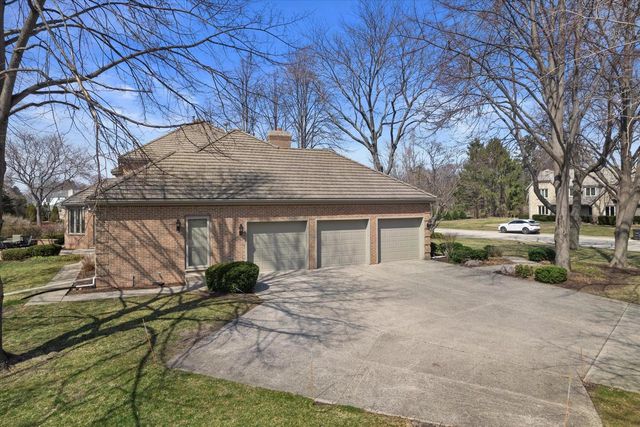 130 Lamplighter LANE, Wind Point, WI 53402