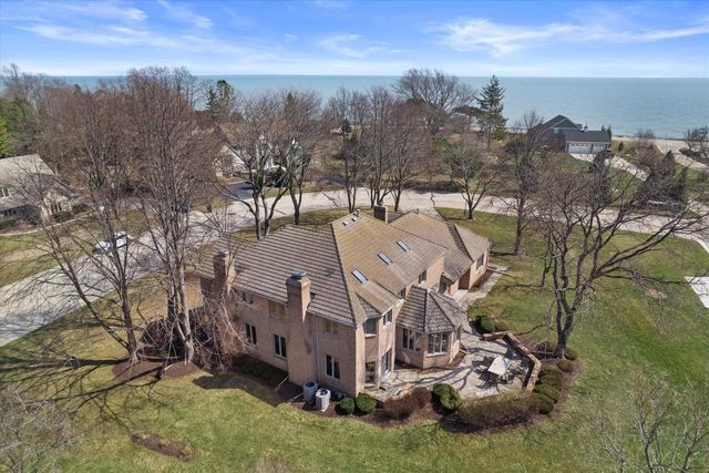 130 Lamplighter LANE, Wind Point, WI 53402
