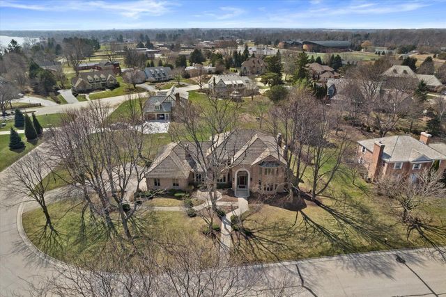 130 Lamplighter LANE, Wind Point, WI 53402