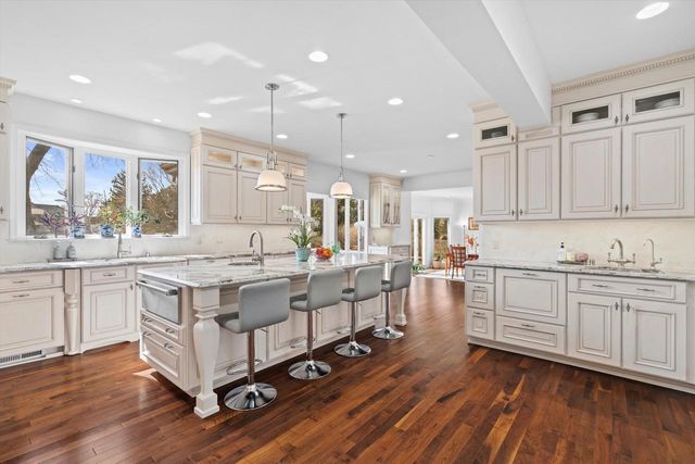 130 Lamplighter LANE, Wind Point, WI 53402