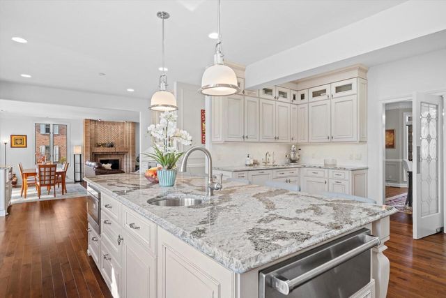130 Lamplighter LANE, Wind Point, WI 53402