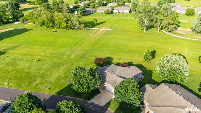 2726 GREENWAY Drive, Pekin, IL 61554