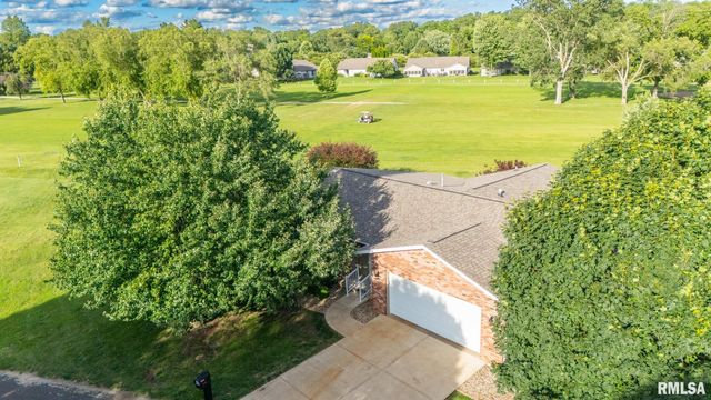 2726 GREENWAY Drive, Pekin, IL 61554