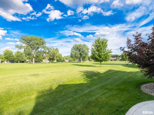 2726 GREENWAY Drive, Pekin, IL 61554