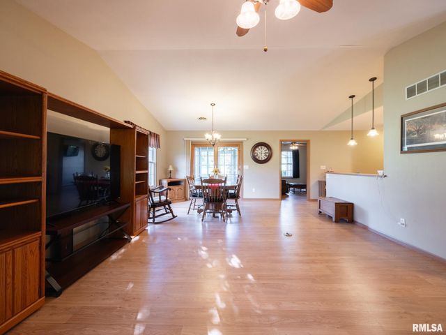 2726 GREENWAY Drive, Pekin, IL 61554