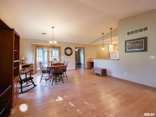 2726 GREENWAY Drive, Pekin, IL 61554