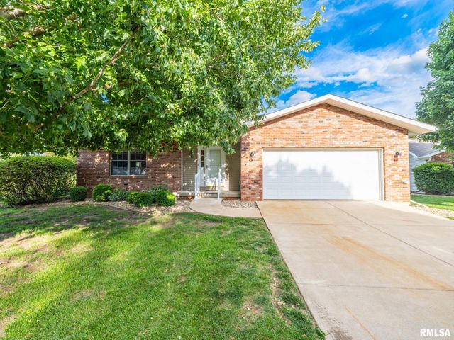 2726 GREENWAY Drive, Pekin, IL 61554