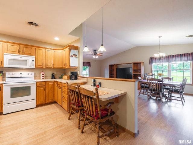 2726 GREENWAY Drive, Pekin, IL 61554