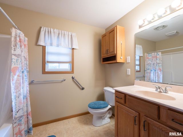 2726 GREENWAY Drive, Pekin, IL 61554