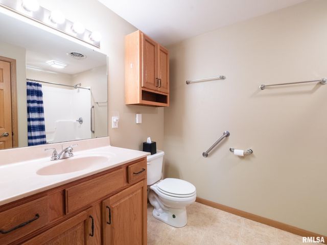 2726 GREENWAY Drive, Pekin, IL 61554