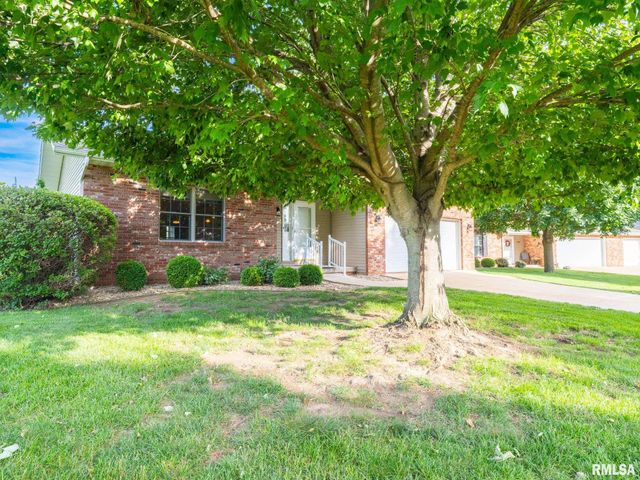2726 GREENWAY Drive, Pekin, IL 61554