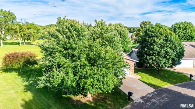 2726 GREENWAY Drive, Pekin, IL 61554