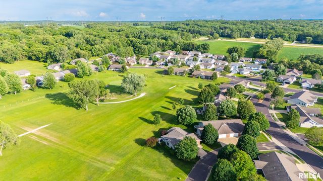 2726 GREENWAY Drive, Pekin, IL 61554