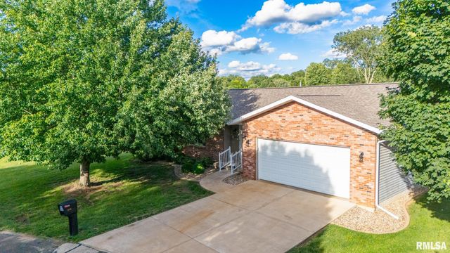 2726 GREENWAY Drive, Pekin, IL 61554