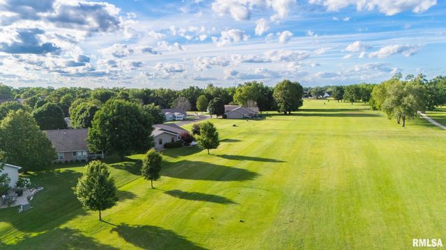 2726 GREENWAY Drive, Pekin, IL 61554