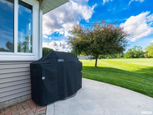 2726 GREENWAY Drive, Pekin, IL 61554