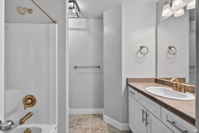 212 W WHITEWATER DR, Vineyard, UT 84059