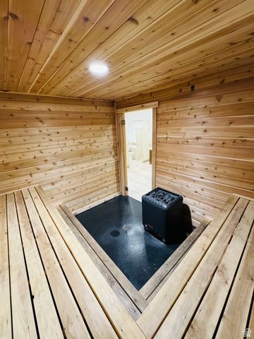 212 W WHITEWATER DR, Vineyard, UT 84059